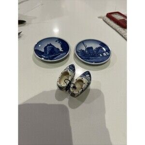 Vintage Delft Blue Miniature Dutch Clogs and plates – Hand-Painted Porcelain